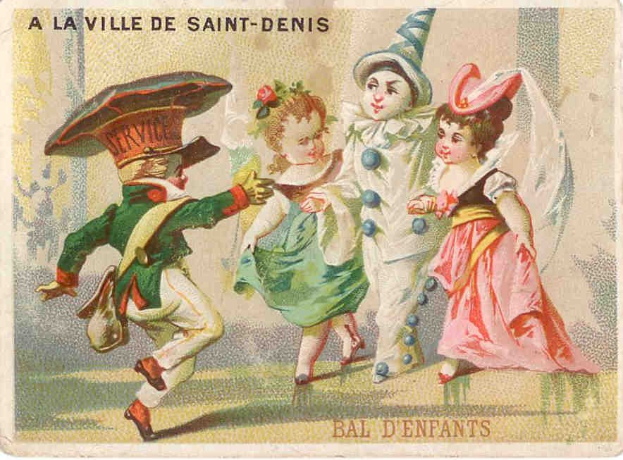 Gruppe von Kindern in bunten Kostümen beim Spielen mit Clowns auf einer alten Postkarte mit Text.