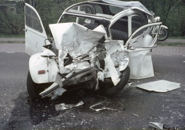 POL-Pforzheim: Verkehrsunfall mit drei Verletzten
