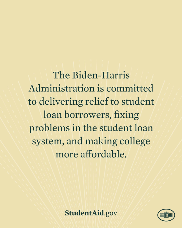 Plakat mit Text, der das Engagement der Biden-Harris-Regierung für die Entlastung von Studienkrediten und die Verfüsserung von College-Bildung zeigt, mit einem Logo unten.