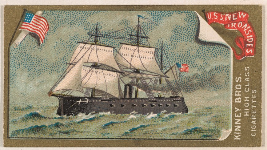 Alte Zigarettenkarte mit einem Schiff auf Wasser mit zwei flatternden Flaggen, beschriftet mit "Kennedy Bros. Cigarettes".