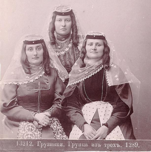Galygin's Wife Feierte Ihren Geburtstag im Russischen Stil in Minsk - Mit Kokoschnik und Matryoshka-Torte - VIELE FOTOS