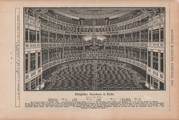 Schwarz-weiß-Illustration einer alten Buchseite mit einer detaillierten Zeichnung eines großen, leeren Auditoriums in Berlin, Deutschland, mit Sitzreihen und gedrucktem Text.