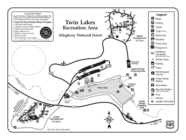 Ein detaillierter Lageplan des Twin Lakes Freizeitgebiets mit Wanderwegen, Sehenswürdigkeiten und Textinformationen zu Wegnamen, Besucherzahl und Entfernungen.