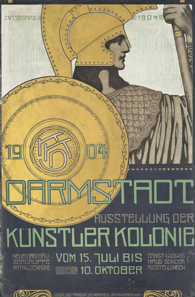 Plakat für ein Berliner Konzert von 1904 mit einem Helmträger, der ein Schild hält, mit fetter Schrift 'Darmstadt' und 'Künstler Kolonie.'