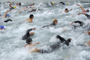 Rekorde purzeln: Neue Rekorde beim Meininger 24-Stunden-Schwimmen