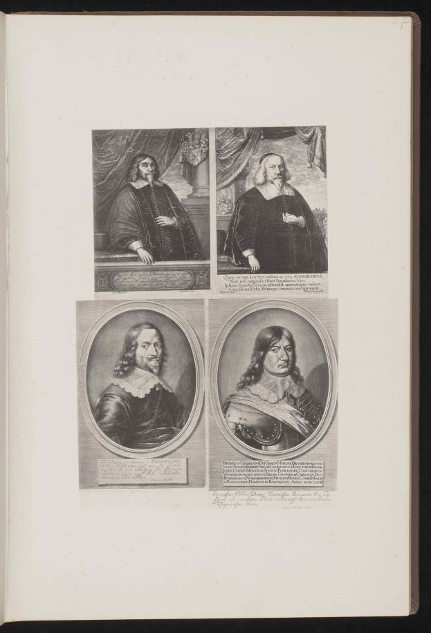 Schwarz-weiß-Kollage aus vier Männerporträts auf einem offenen Buch mit sichtbarem Text.