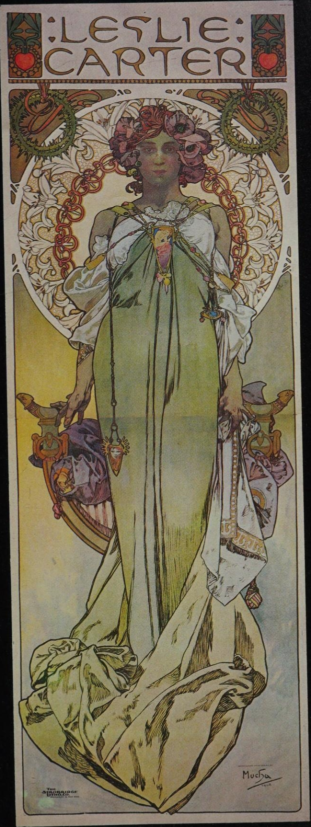 Ein Plakat von Alphonse Mucha, das eine Frau in einem grünen Kleid zeigt, betitelt mit "Leslie Carter", vor einem tiefblauen Sternenhimmel.