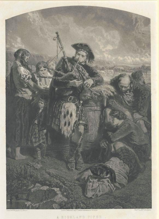 Schwarz-weißes Gravur eines Mannes, der eine Dudelsack vor einer Gruppe von Menschen unter einem bewölkten Himmel spielt, mit dem Text "Ein Highland Dudelsack" unten.